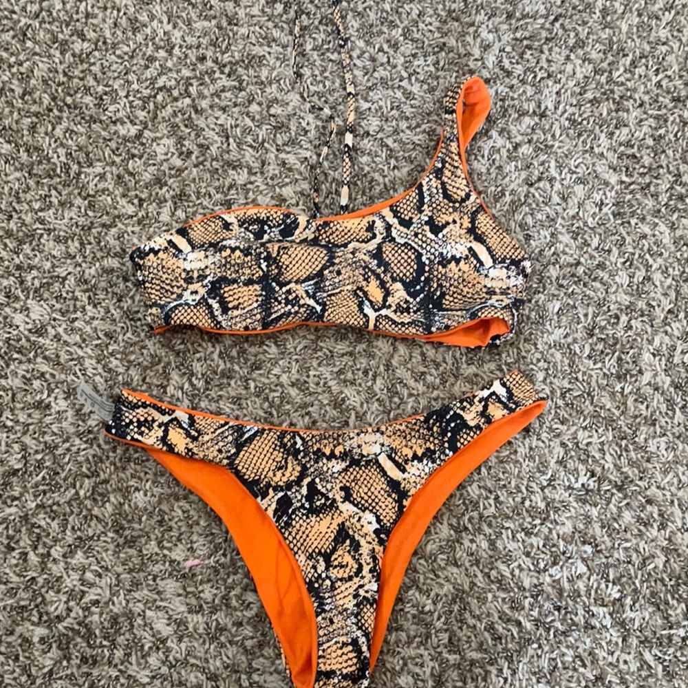 🔂Reversible 2 piece! Never worn!!☀️☀️
